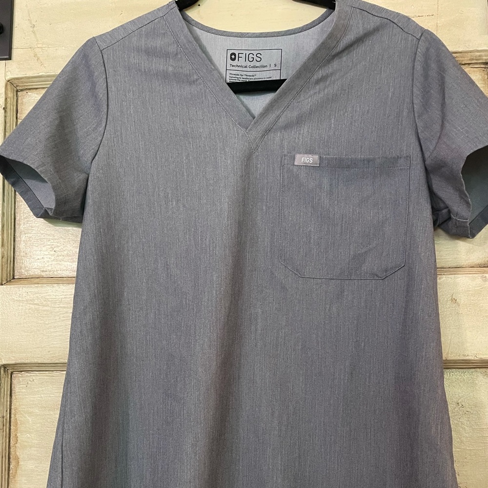 Fig Scrubs- Graphite Catarina and Yola